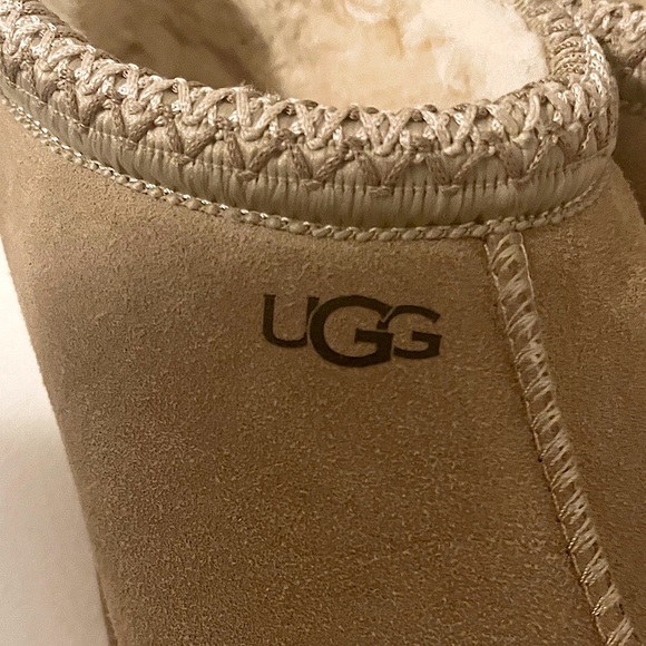 Women's DHGate Uggs - Picture 4 of 6